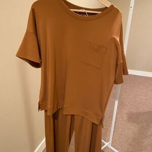 Lates by Kate Short sleeve, crop pant set, rust, size M